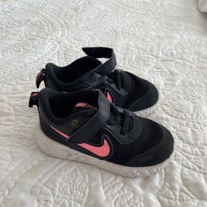 Nike tennis shoes